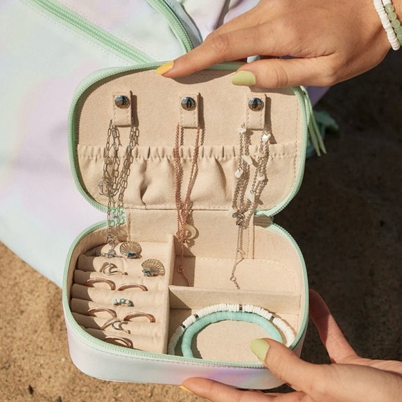 Pura Vida Watercokor Jewelry Case Set with gift bracelet and stickers - Picture 12 of 12